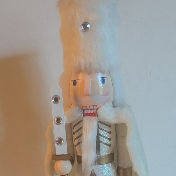NWT 16" White Fur Snow Soldier Nutcracker Xmas Holiday Decor Michael's Ashland - Picture 5 of 16